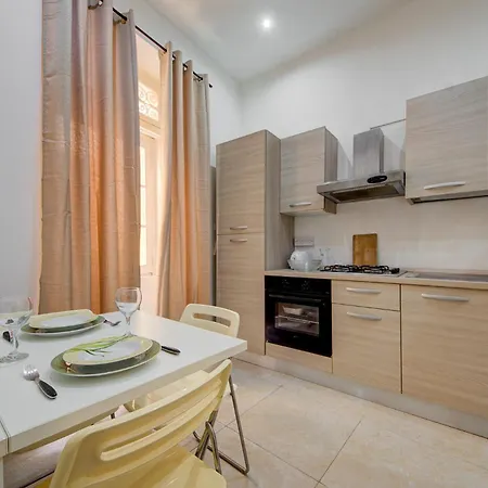 Victory Authentic Maltese Duplex In Apartman