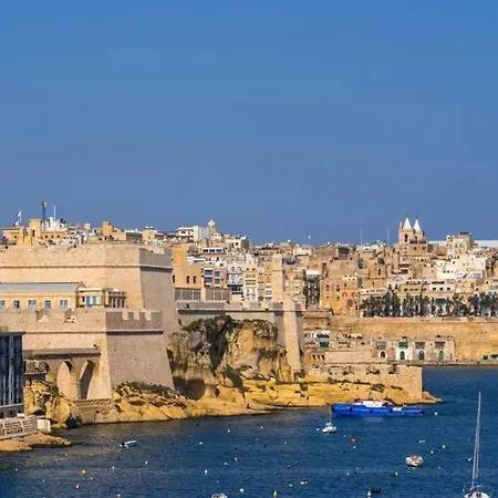 Victory Authentic Maltese Duplex In Birgu