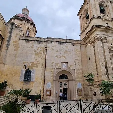 Apartman Victory Authentic Maltese Duplex In