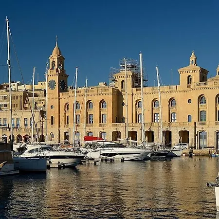 Victory Authentic Maltese Duplex In Birgu