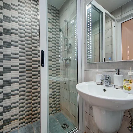 Victory Authentic Maltese Duplex In Apartman *