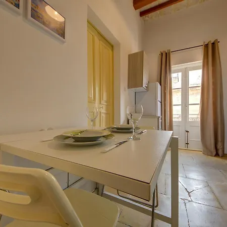 Victory Authentic Maltese Duplex In Apartmán *