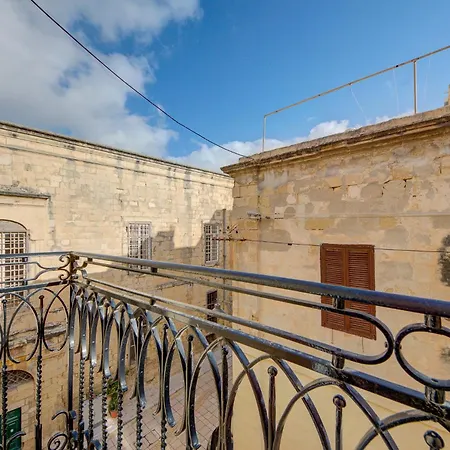 Victory Authentic Maltese Duplex In Birgu